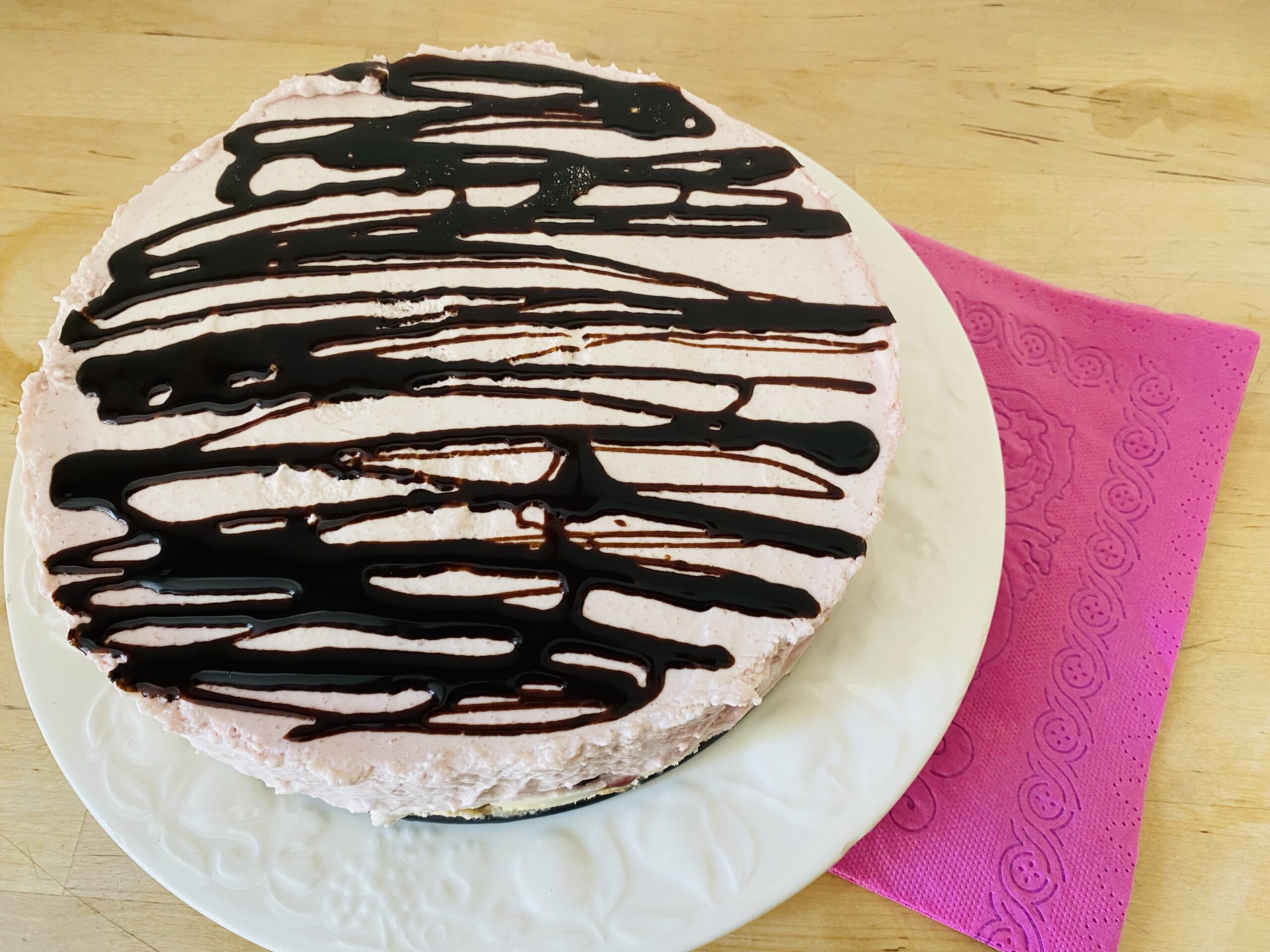 Amarena Tarte mit weißer Schokolade ohne Backen